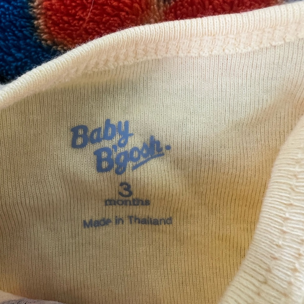 OshKosh B’Gosh Baby Boy Assorted Sumer Cotton pieces shorts & onesie - Picture 5 of 7